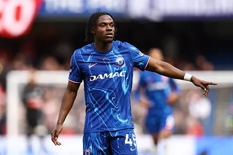 أكثر من عامين.. لافيا يواصل الغياب عن قائمة بلجيكا في تصفيات كأس العالم